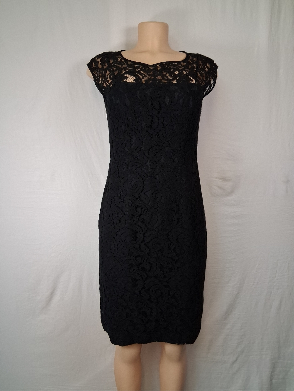 Banana Republic Black Lace Midi Dress with Cap Sleeves Size 6 Petite - Picture 6 of 17